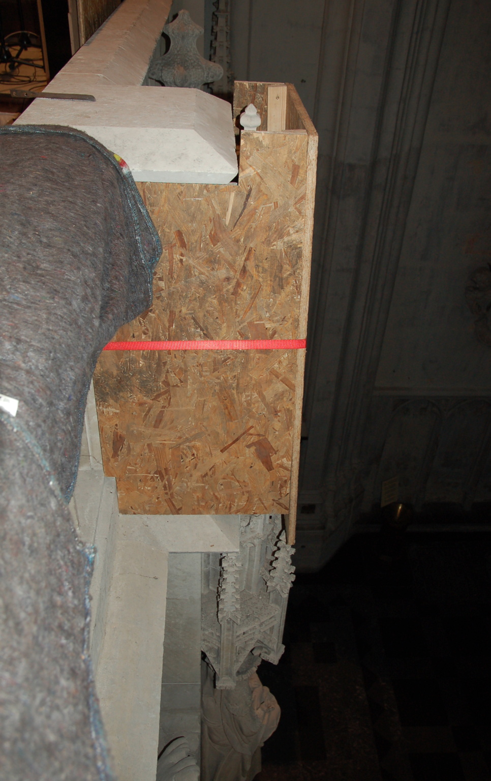 Demontage van de inzakkende frontpijpen van het orgel van de Sint-Romboutskathedraal in Mechelen