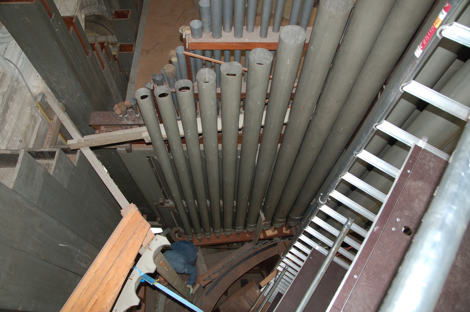 Foto herplaatsen frontpijpen Sint-Rombouts Mechelen